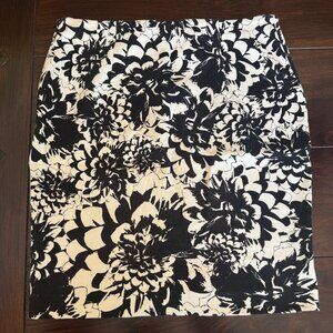Like New, Ann Taylor, Petite Size 12, Black & White Floral Pencil Skirt